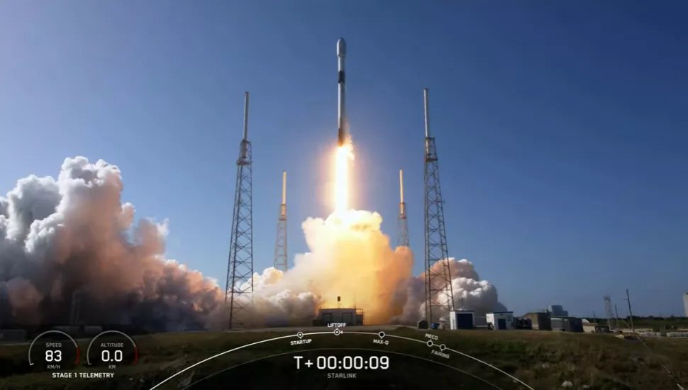 SpaceX lanza 46 satélites Starlink y aterriza el cohete Falcon 9 por centésima vez